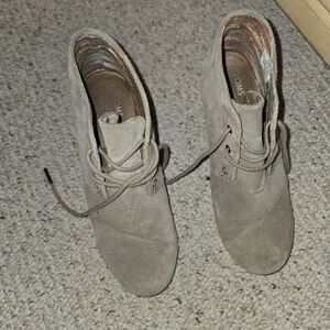 TOMS Women's Tan Suede Ankle Boots